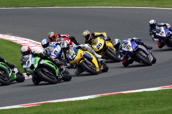Jenny Tinmouth in the pack at Oulton Park